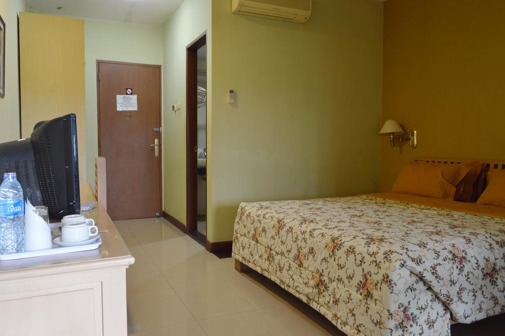 Green Wattana Hotel Sentul Bogor Exterior photo